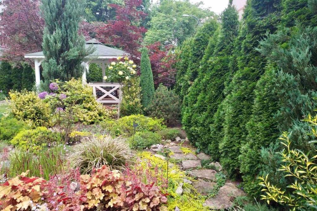 Appartamento Hidden Gem Garden Cracovia Esterno foto